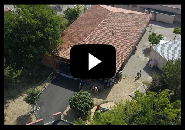 VOIR LA VIDÉO " CONSTRUCTION D'UNE ECOLE CALANDRETA" -->